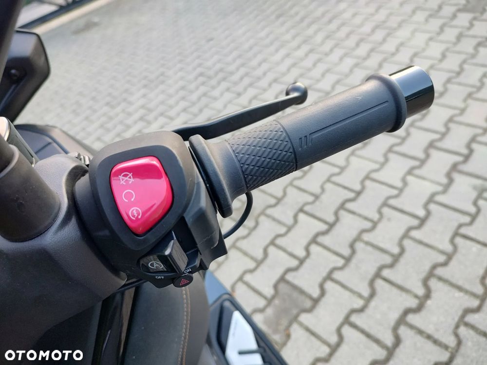 Yamaha X-max - 7