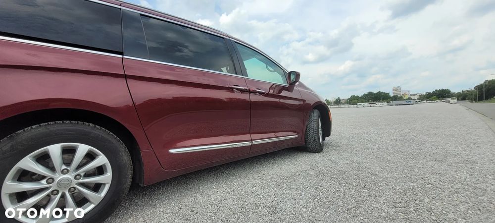 Chrysler Pacifica - 8