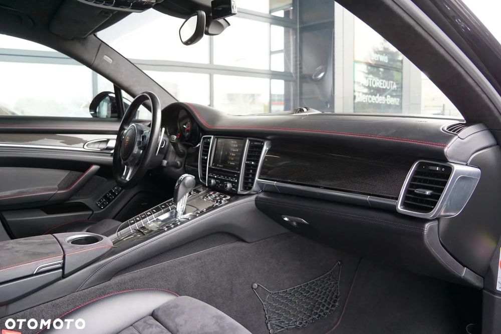 Porsche Panamera GTS - 23