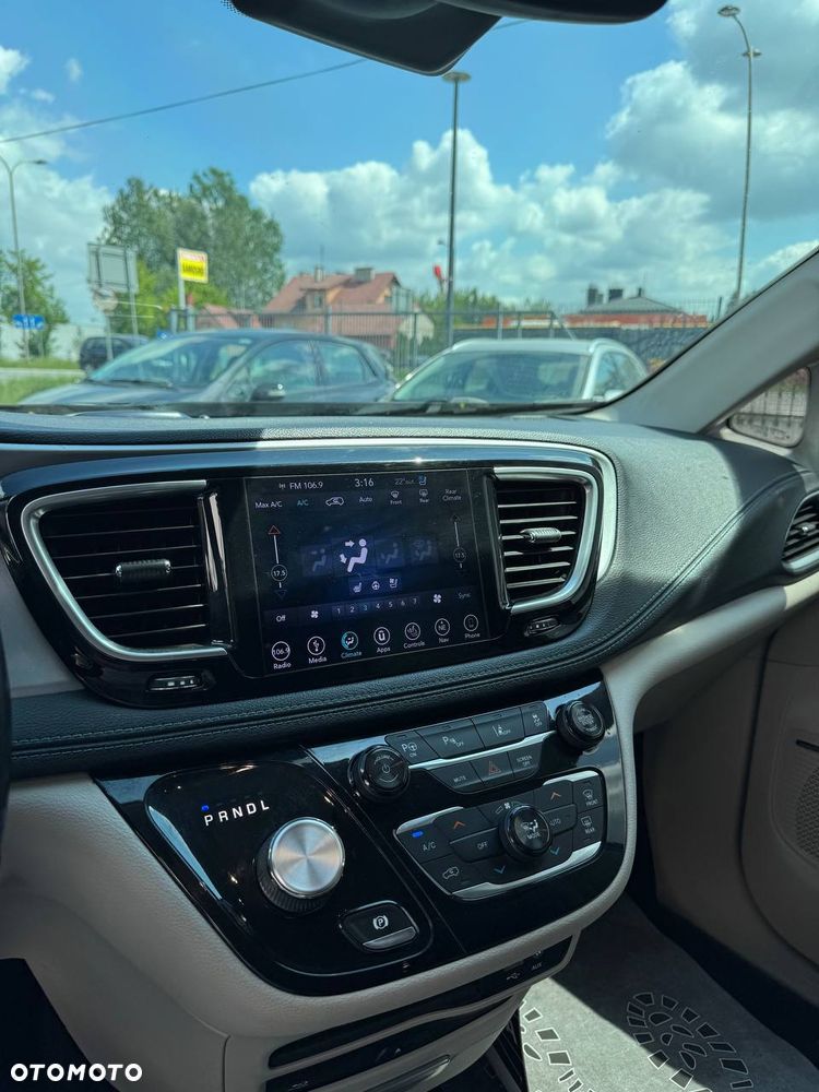 Chrysler Pacifica - 12