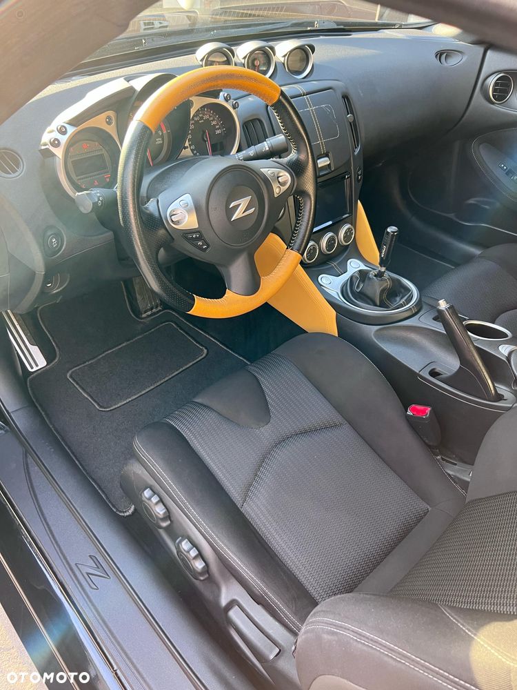 Nissan 370 Z - 11