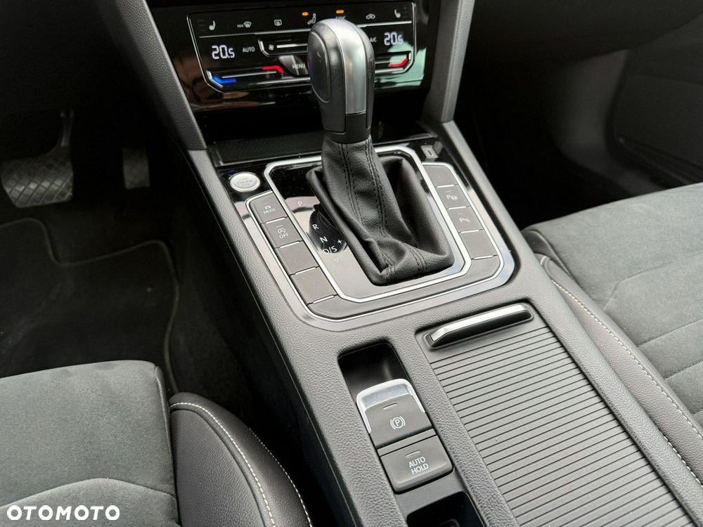 Volkswagen Passat Variant 2.0 TDI 4Mot Elegance DSG - 22