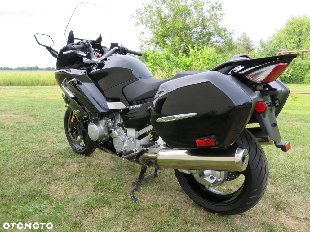 Yamaha FJR - 16