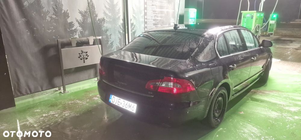 Skoda Superb 2.0 TDI Ambition DSG - 4