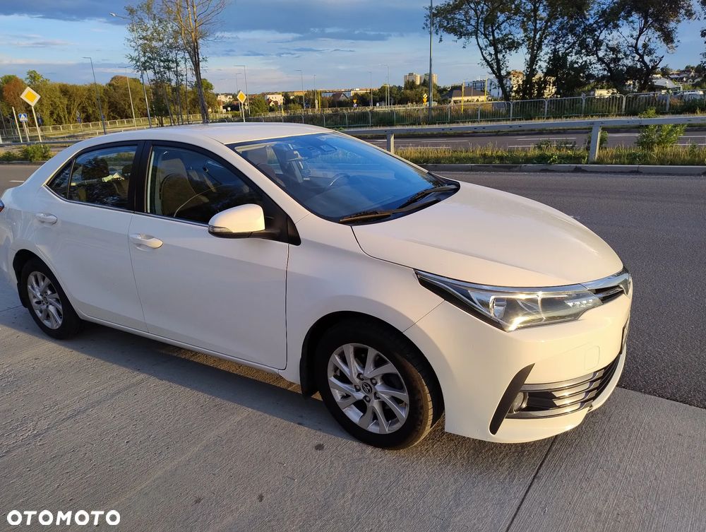 Toyota Corolla 1.6 Classic Plus - 3
