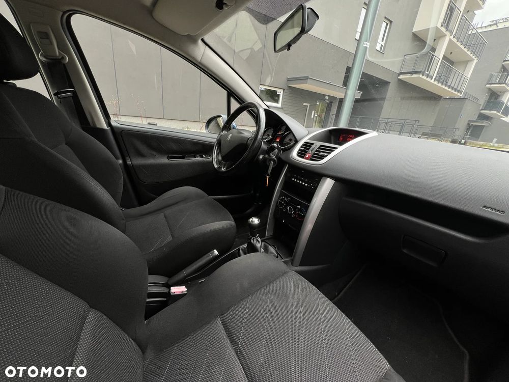 Peugeot 207 - 31