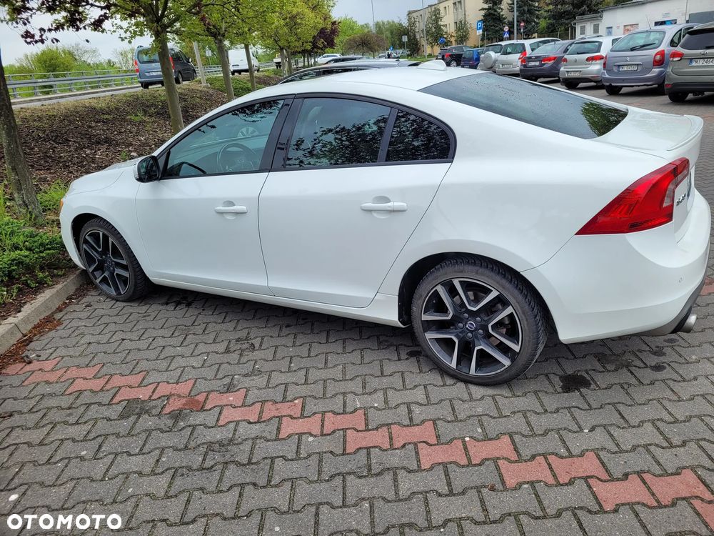 Volvo S60 T5 Drive-E Dynamic Edition (Kinetic) - 5