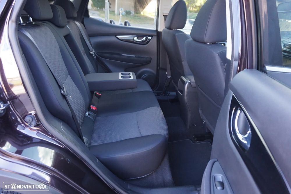 Nissan Qashqai 1.5 dCi N-Connecta 18 - 23