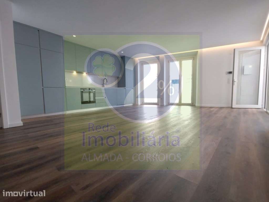 Excelente moradia zona central Almada - Grande imagem: 2/21