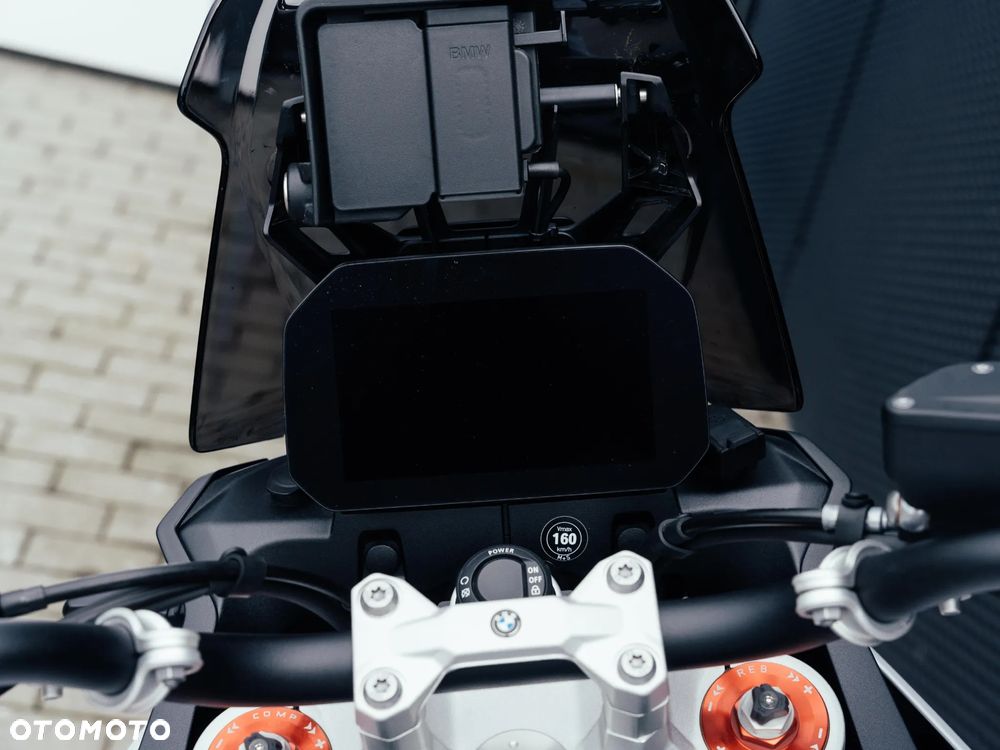 BMW F - 9