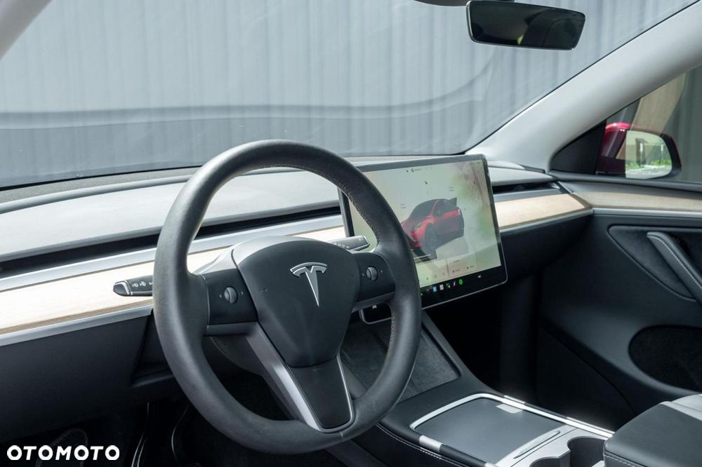 Tesla Model Y - 17