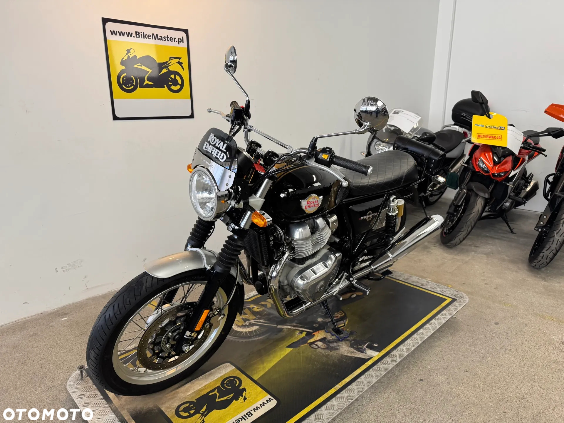 Royal Enfield Interceptor - 4