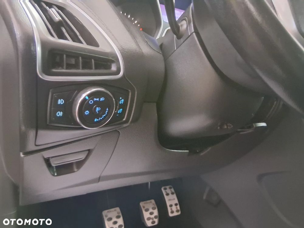 Ford Focus - 30