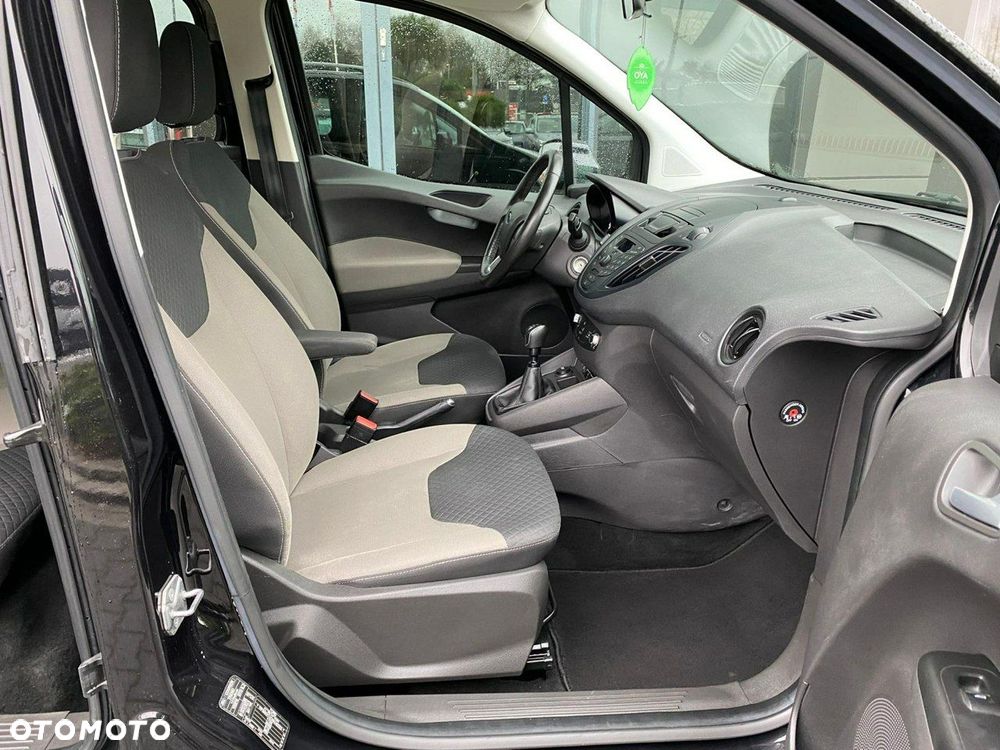 Ford Transit Courier - 14