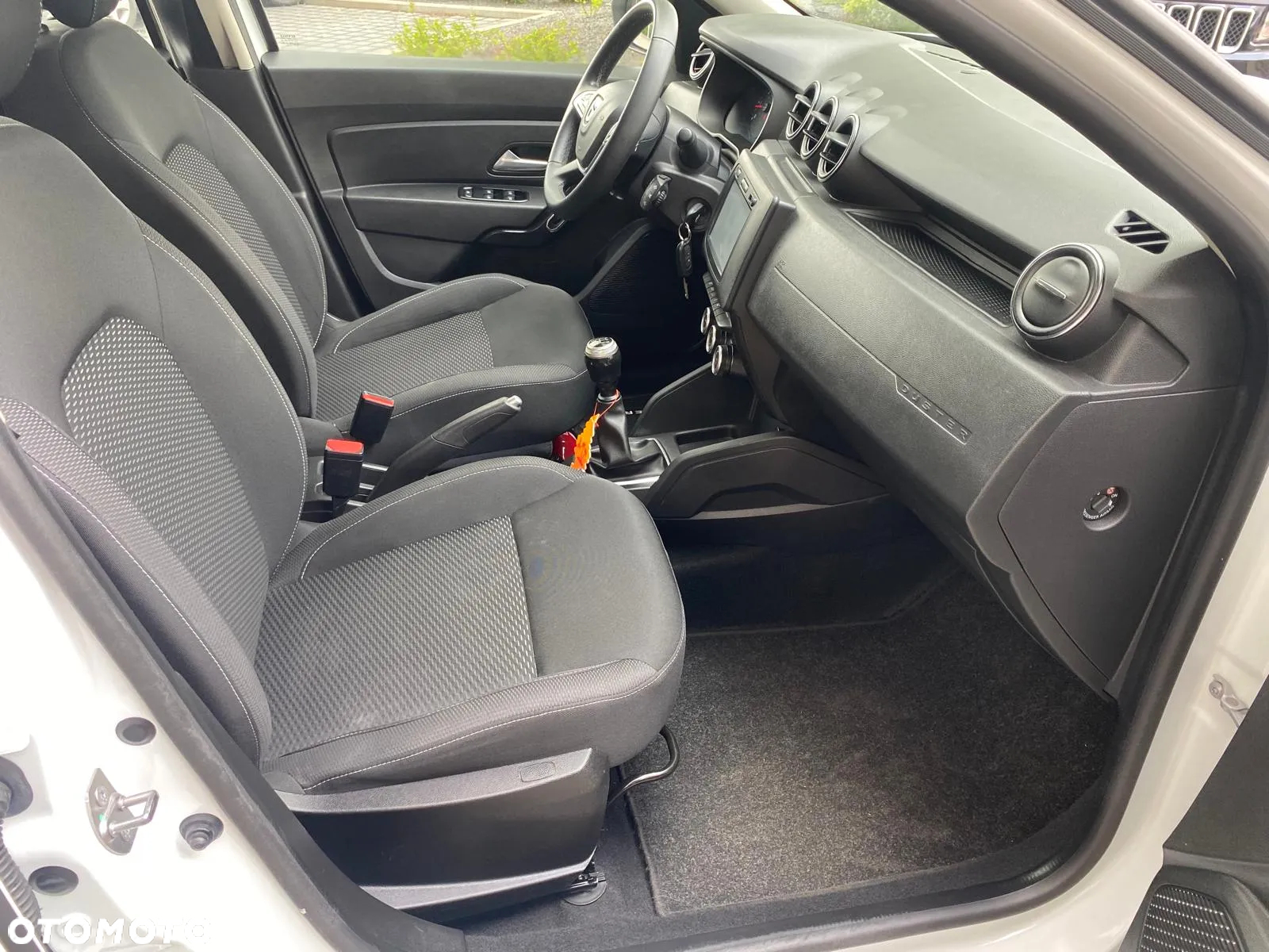Dacia Duster 1.6 SCe Laureate S&S - 29