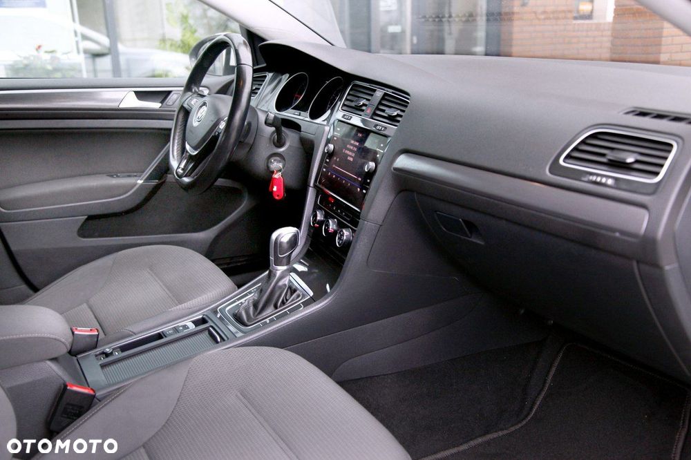 Volkswagen Golf - 10