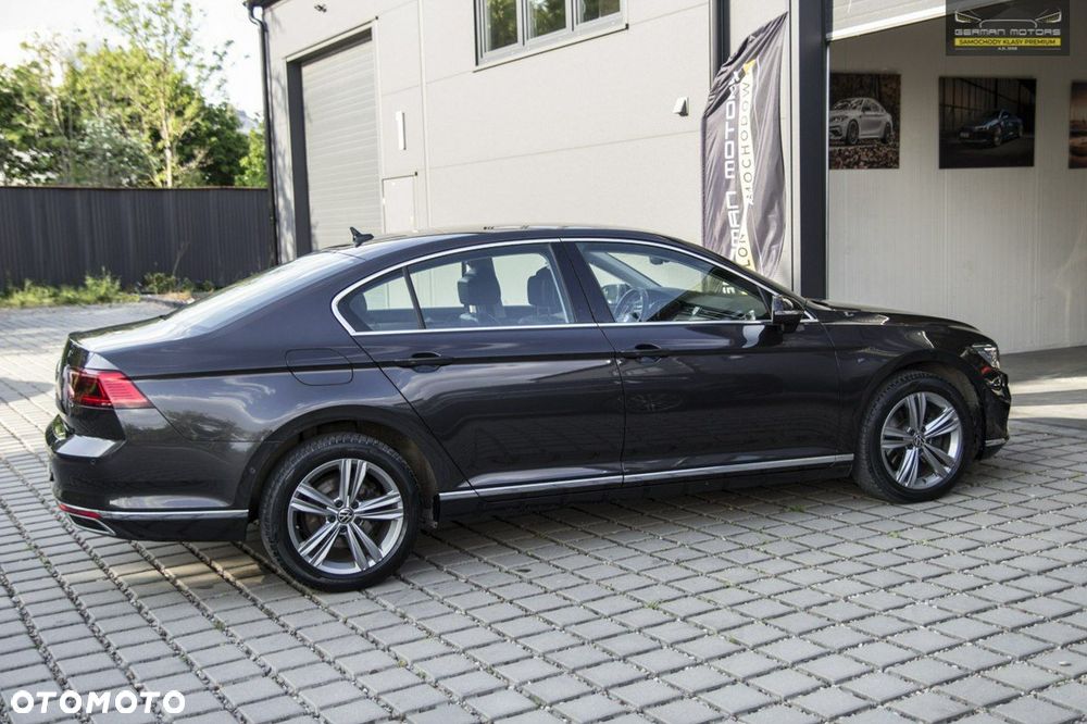 Volkswagen Passat - 12