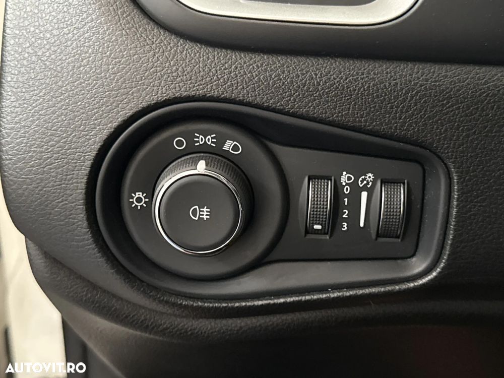 Jeep Renegade - 16