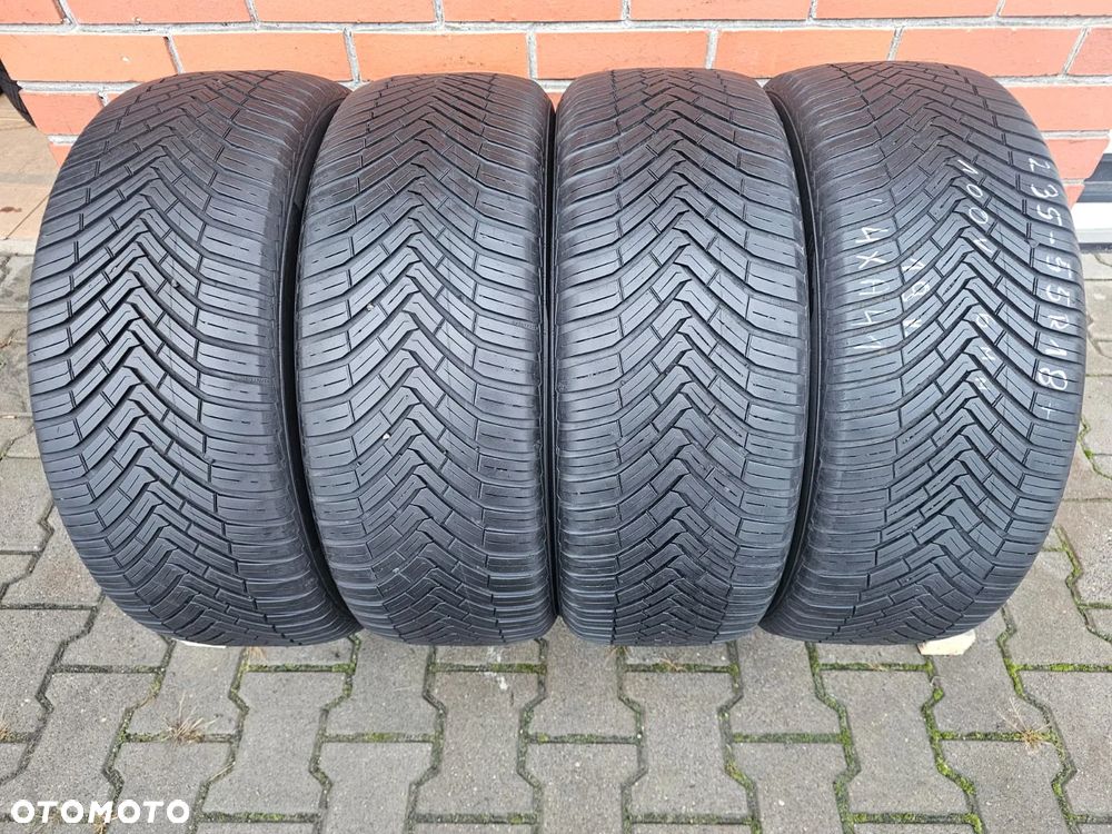 (A41) 235/55R18 100V 5-6mm 19r / Continental AllSeasonContact - 1