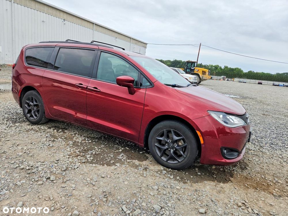 Chrysler Pacifica - 1