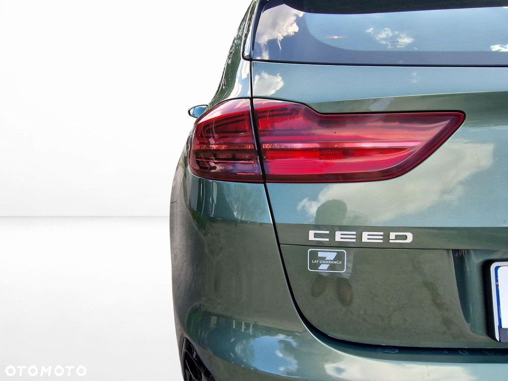 Kia Ceed - 13
