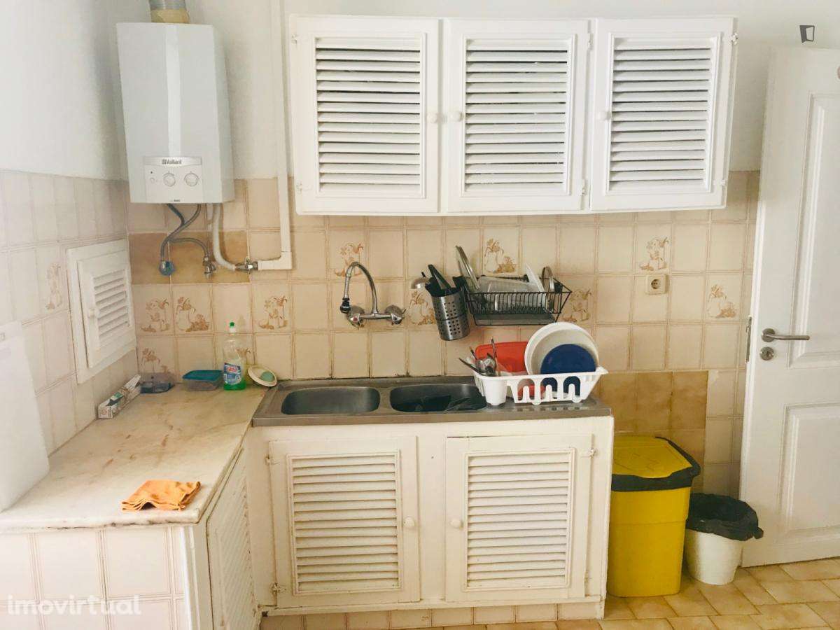 Quarto - localizado em Santos Lisbon - Grande imagem: 5/8