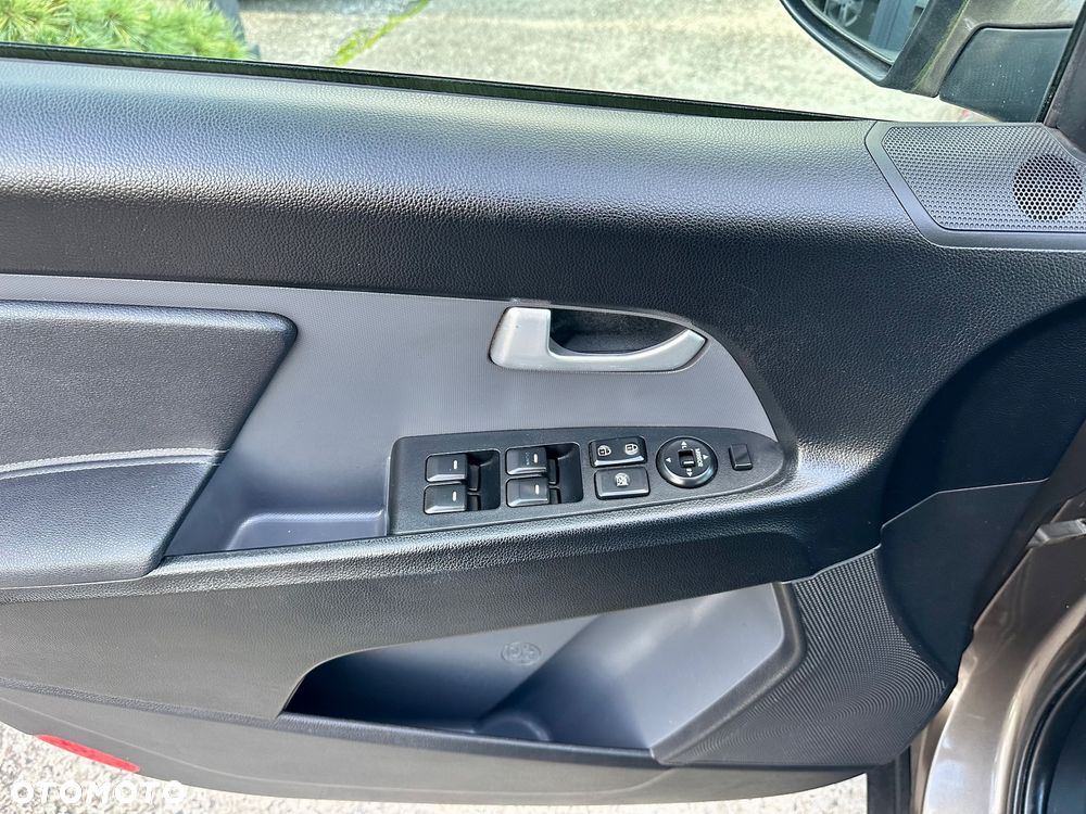 Kia Sportage 2.0 CVVT 2WD Automatik Spirit - 24