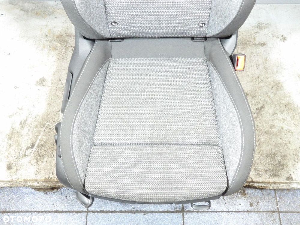 SKODA SUPERB IV 4 FOTEL PASAŻERA MASAŻ GRZANY - 2