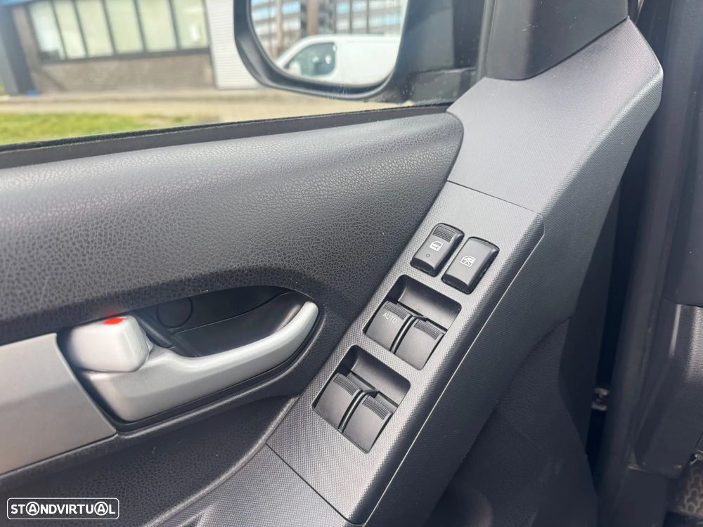 Isuzu D-Max 4x4 Cabine Dupla Custom - 9