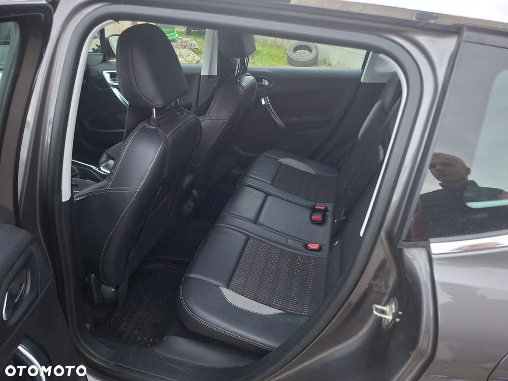 Peugeot 2008 - 11