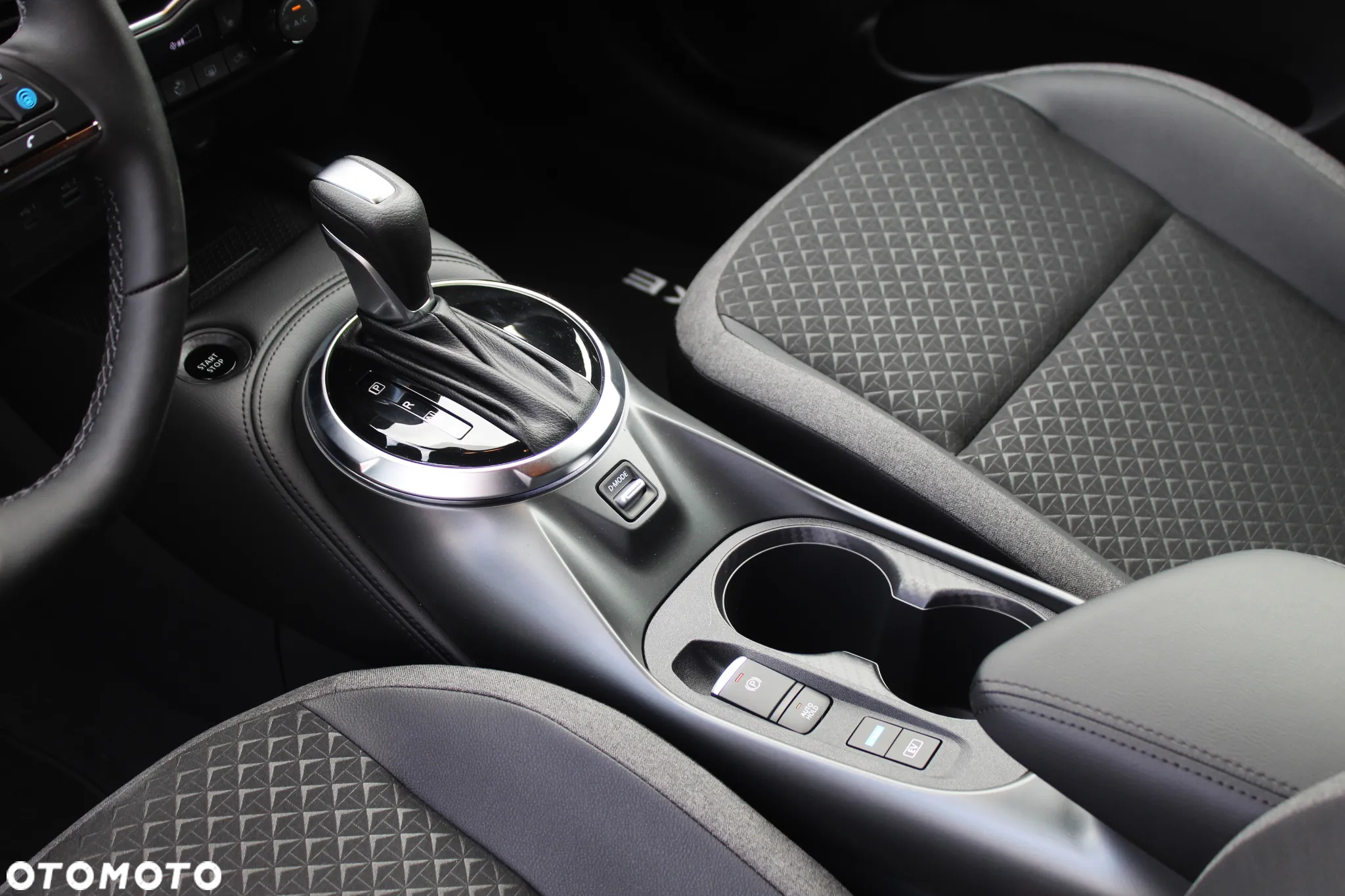 Nissan Juke 1.6 Hybrid N-Connecta AMT - 17