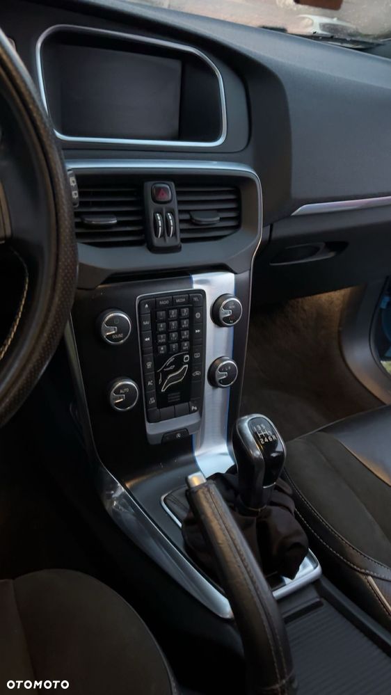 Volvo V40 D2 - 13