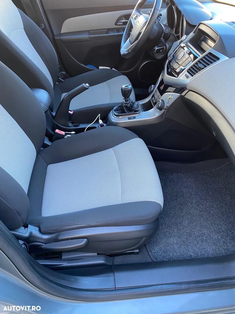 Chevrolet Cruze - 8