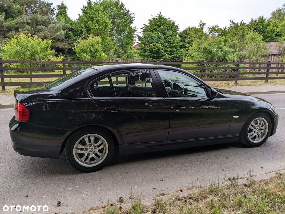 BMW Seria 3 318i Edition Exclusive - 16