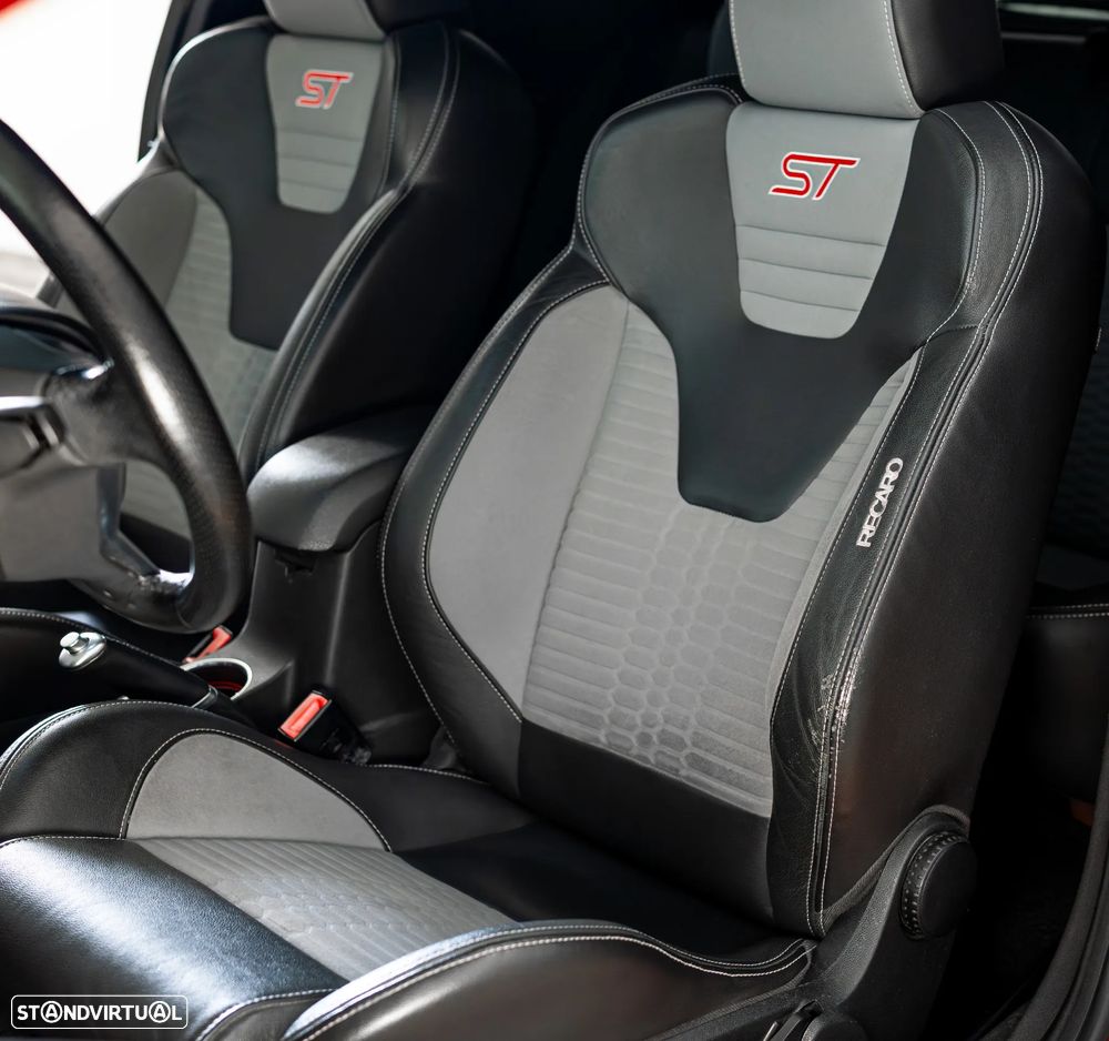 Ford Fiesta 1.6 EcoBoost c/ Pack Pele Desportiva ST - 11