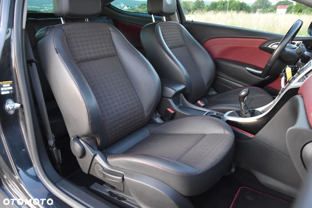 Opel Astra 1.6 T Cosmo - 18
