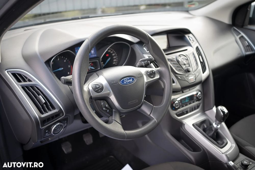 Ford Focus 1.6 TDCI DPF Champions Edition - 11