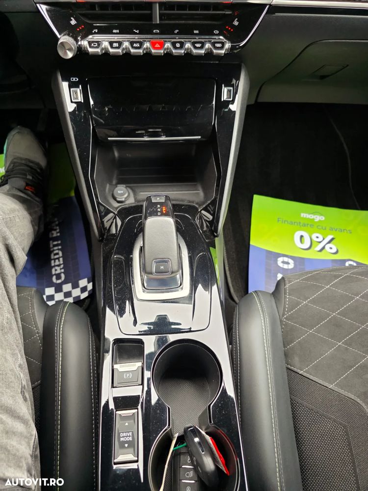 Peugeot 2008 PureTech 155 EAT8 GT - 26