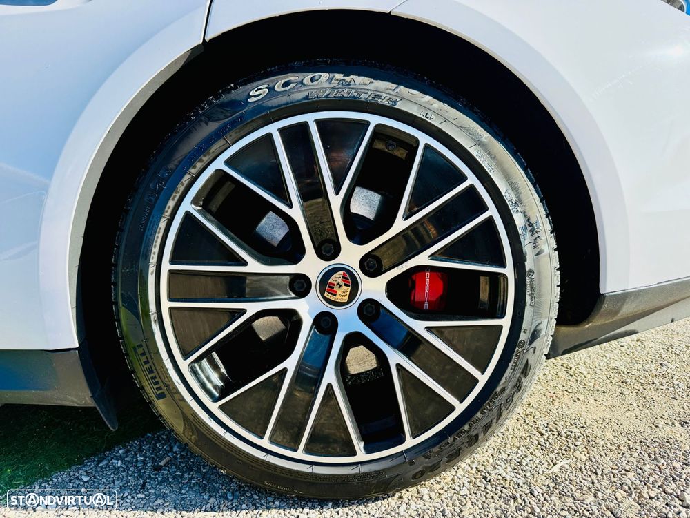 Porsche Taycan 4S - 12