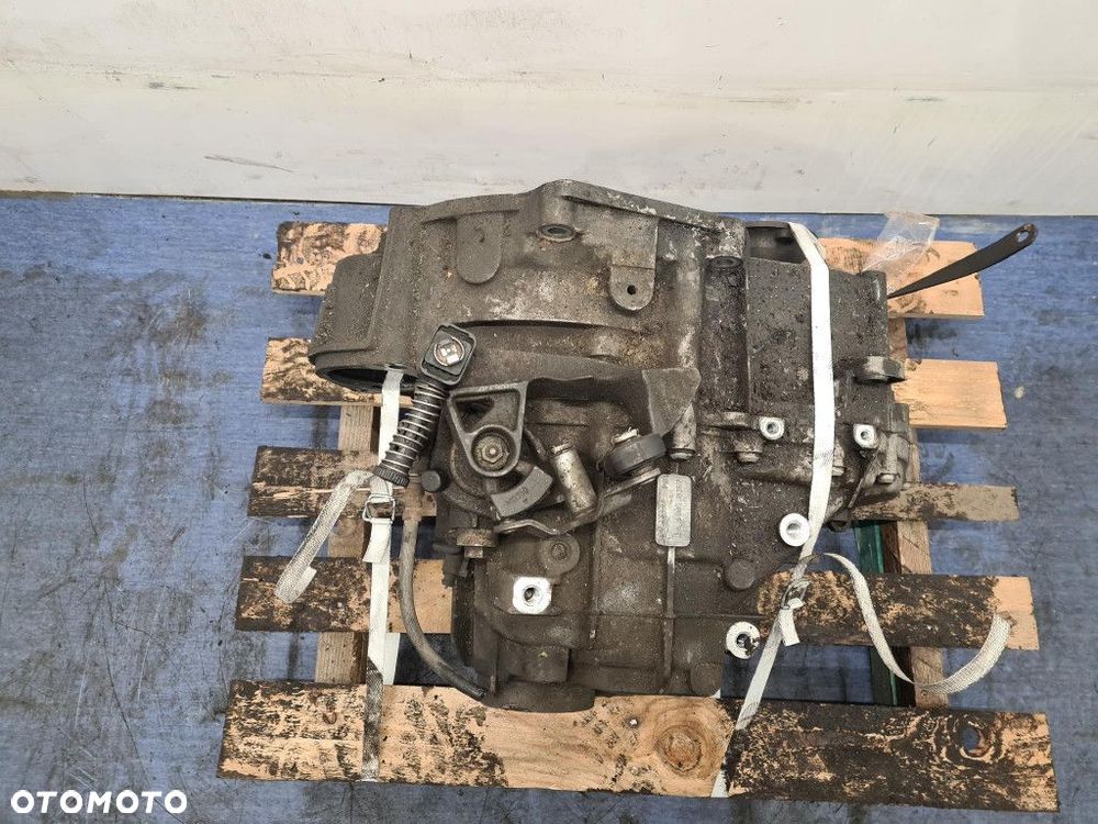 VOLKSWAGEN PASSAT B6 2.0 TDI SKRZYNIA BIEGÓW MANUALNA JLU CBAB, BKP - 1