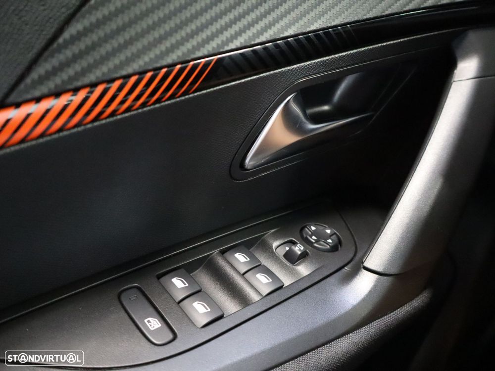 Peugeot 2008 1.2 PureTech Active - 12