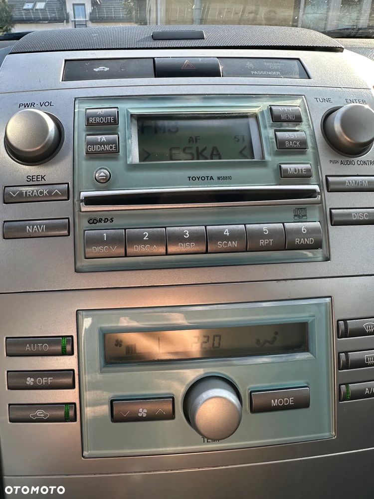 Toyota Corolla Verso 2.2 D-4D - 17