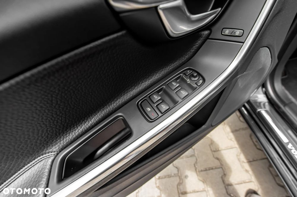 Volvo V60 D5 Geartronic Momentum - 22