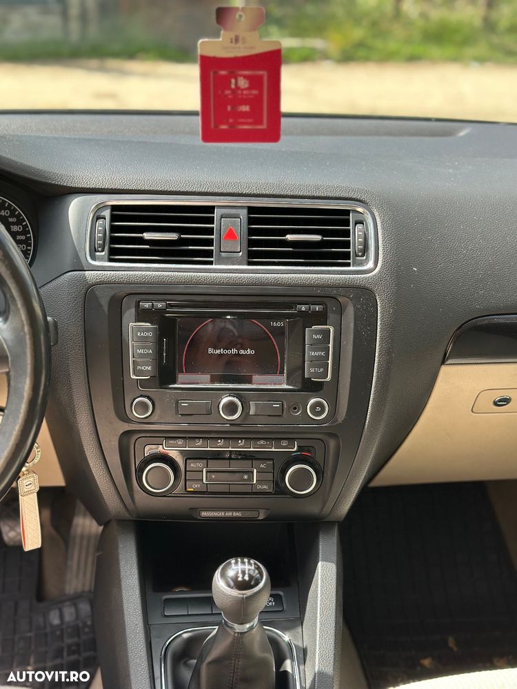 Volkswagen Jetta - 9