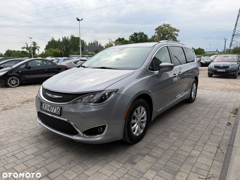 Chrysler Pacifica - 12