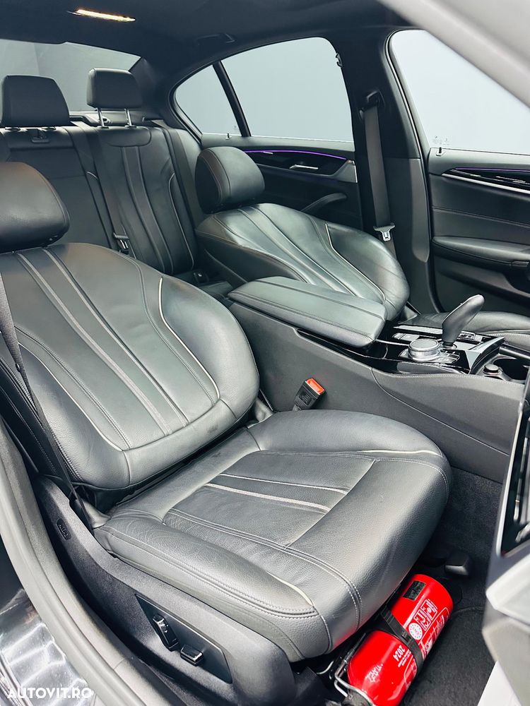 BMW Seria 5 520i Aut. Luxury Line - 12
