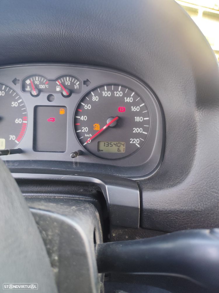 VW Golf 1.4i 25 Anos - 8