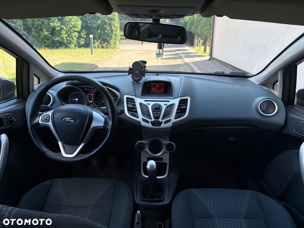 Ford Fiesta 1.6 TDCi DPF Titanium - 13
