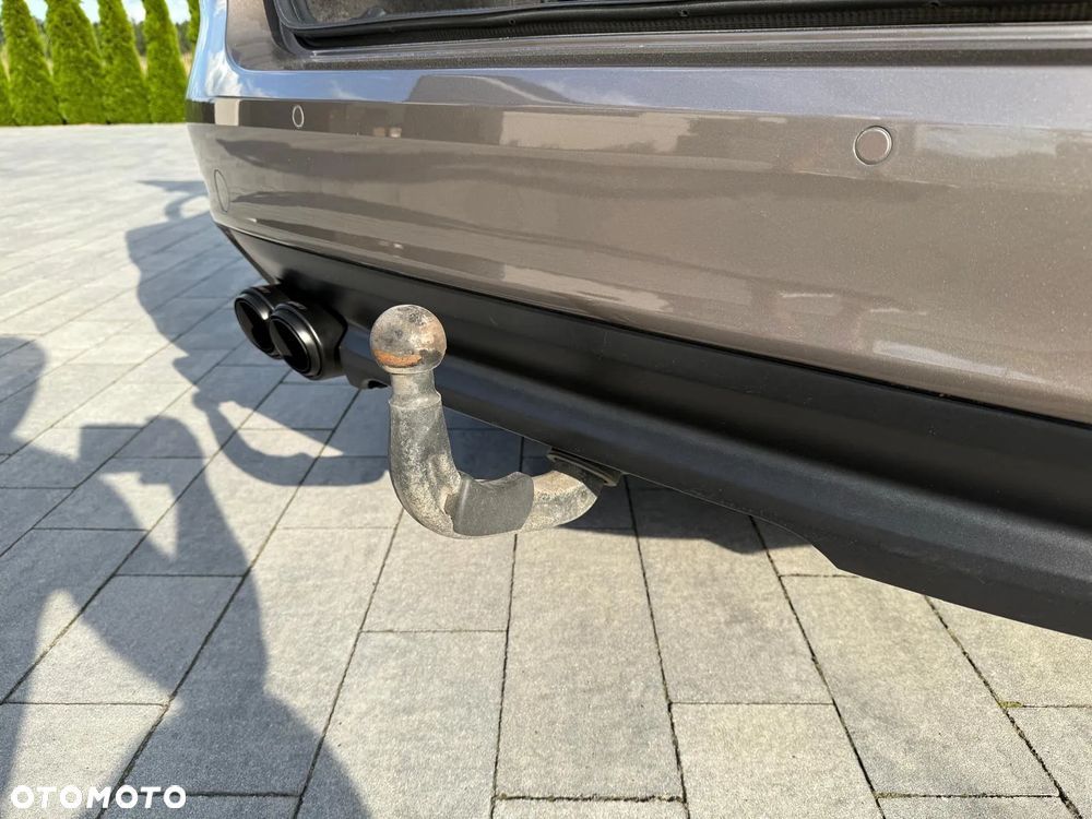 Jaguar XE 2.0 D R-Sport - 22