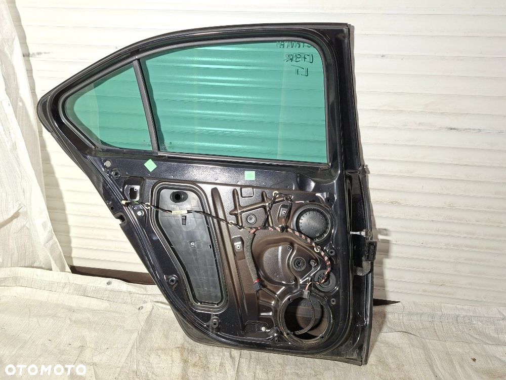 Skoda Octavia III 5E 2016r 5-cio drzwiowy drzwi lewy tył kolor czarny LF9R - 11